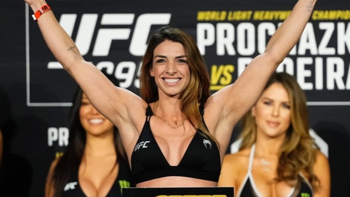 Mackenzie Dern trong trang phục thi đấu MMA