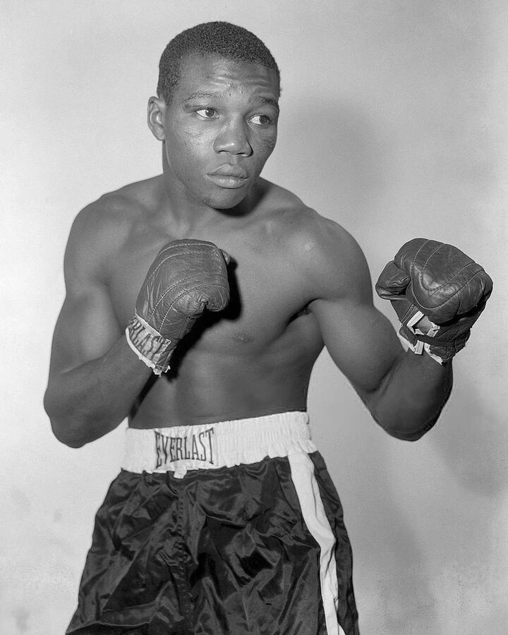 Tử thần rình rập quanh võ sĩ: 10 cao thủ mất mạng trên sàn đấu- Ảnh 3. Benny Paret qua đời khi mới 25 tuổi