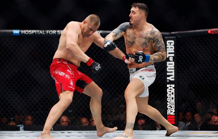 Tom Aspinall dính chấn thương trước trận tranh đai hạng nặng UFC Tom Aspinall trong trận đấu trước đây
