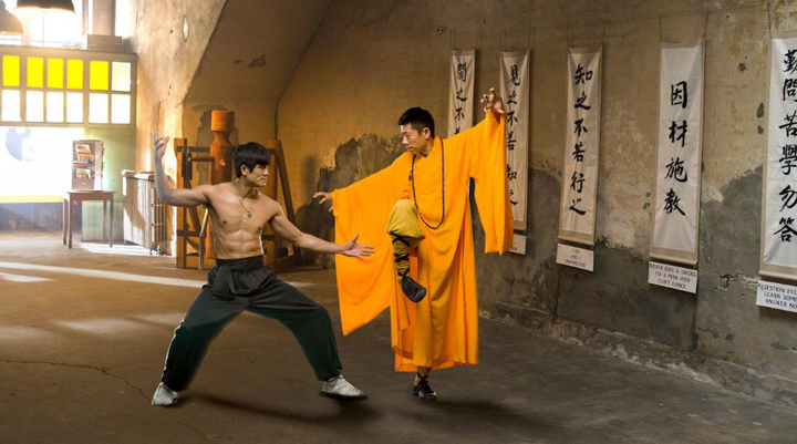 Lý Tiểu Long và Hoàng Trạch Dân trong phim Birth of the Dragon