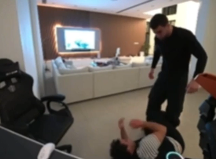 Chuyên gia phân tích hành vi của võ sĩ sau sự cố Phân tích chuyên sâu về hành vi bạo lực ngoài sàn đấu